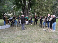 dag 2 - miniconcert van Het Saxofoonorkest in park Klampa